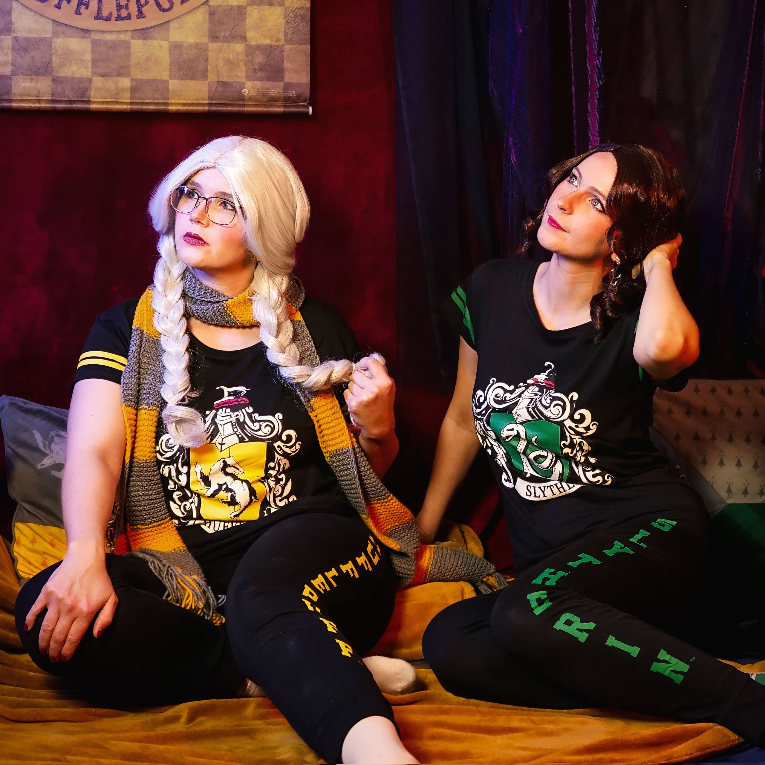 Produktbild Hufflepuff Wappen Pyjama schwarz - Harry Potter