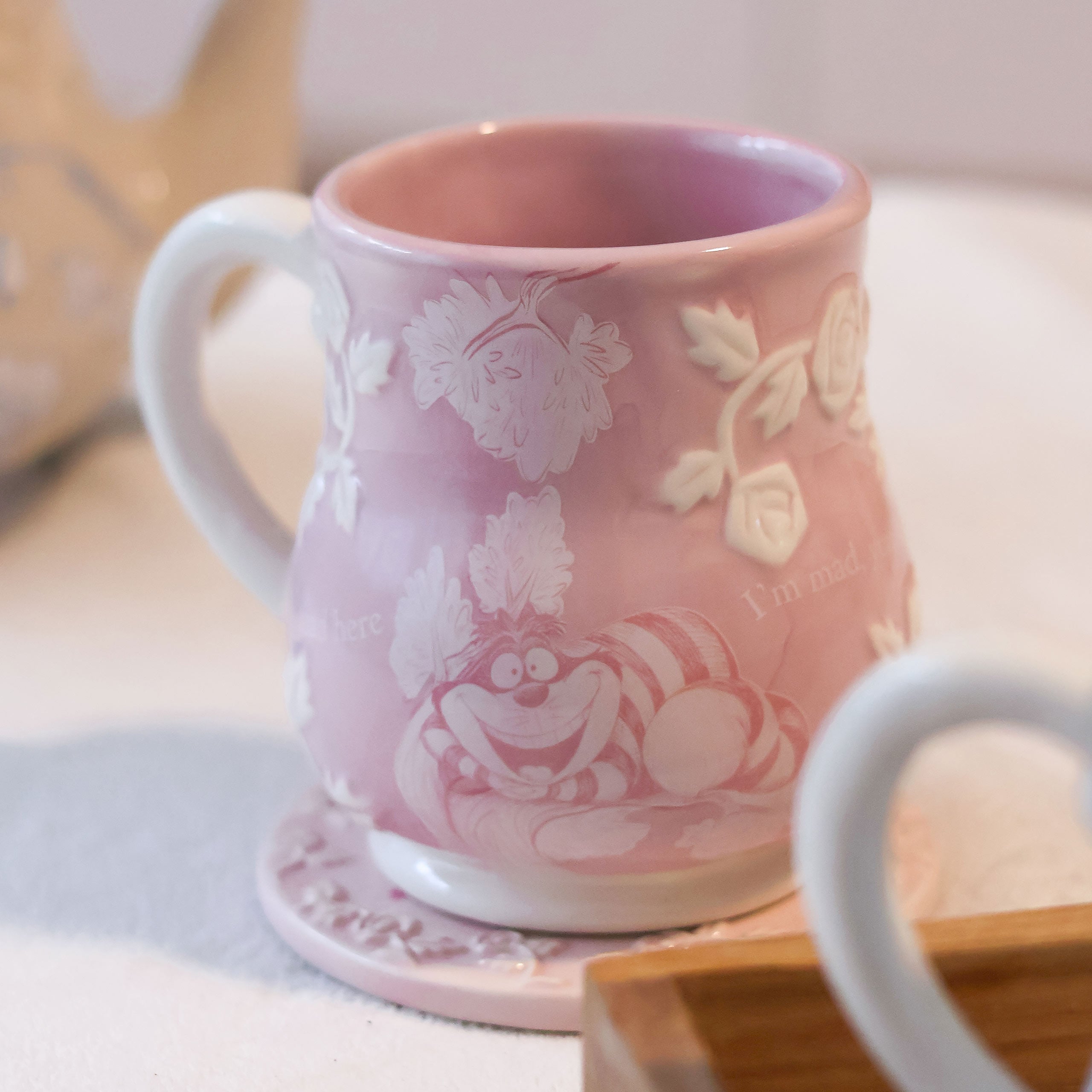 Produktbild Alice im Wunderland - Grinsekatze Relief Tasse