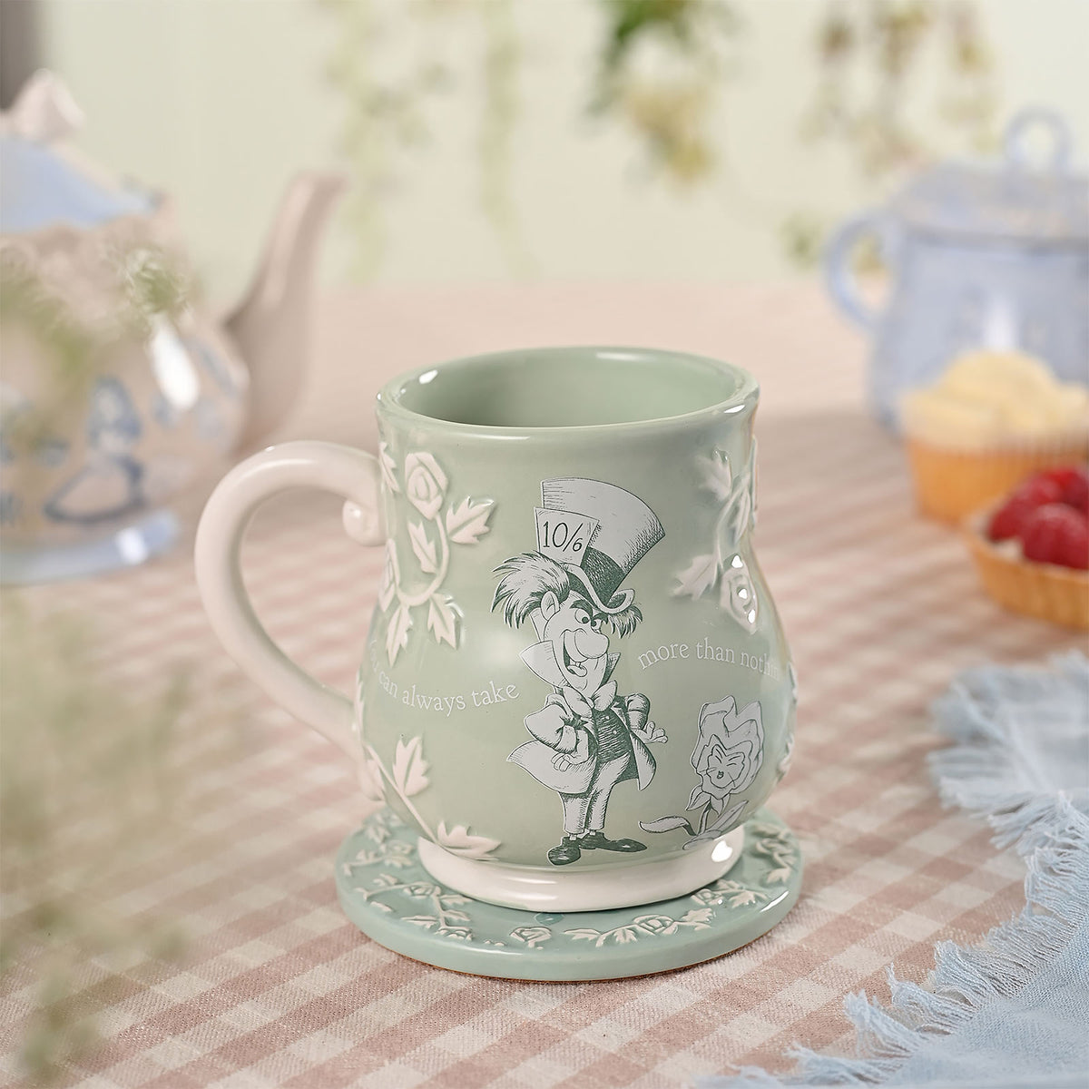 Produktbild Alice im Wunderland - Hutmacher Relief Tasse