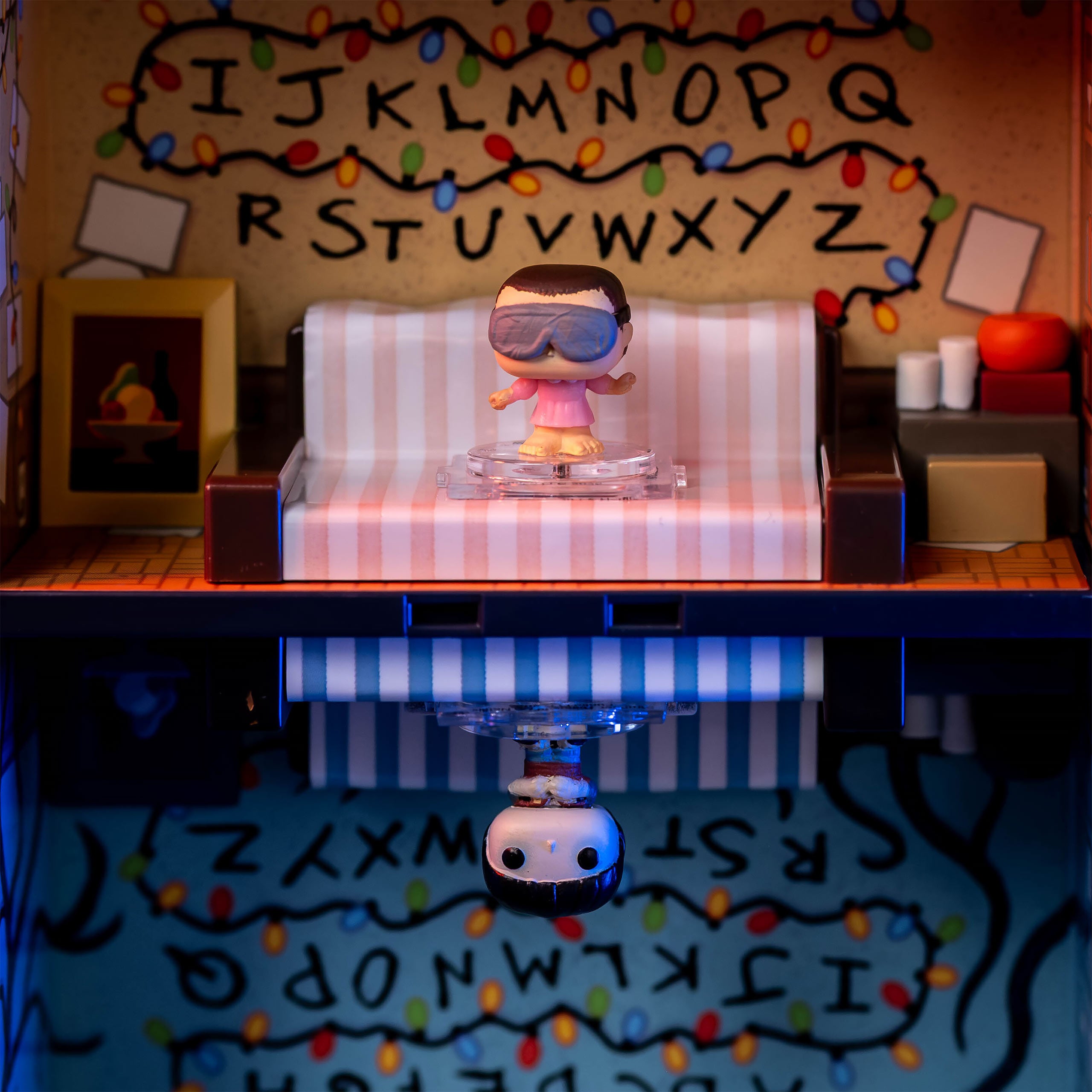 Produktbild Stranger Things - Byers House Funko Bitty Pop Display mit 2 Figuren