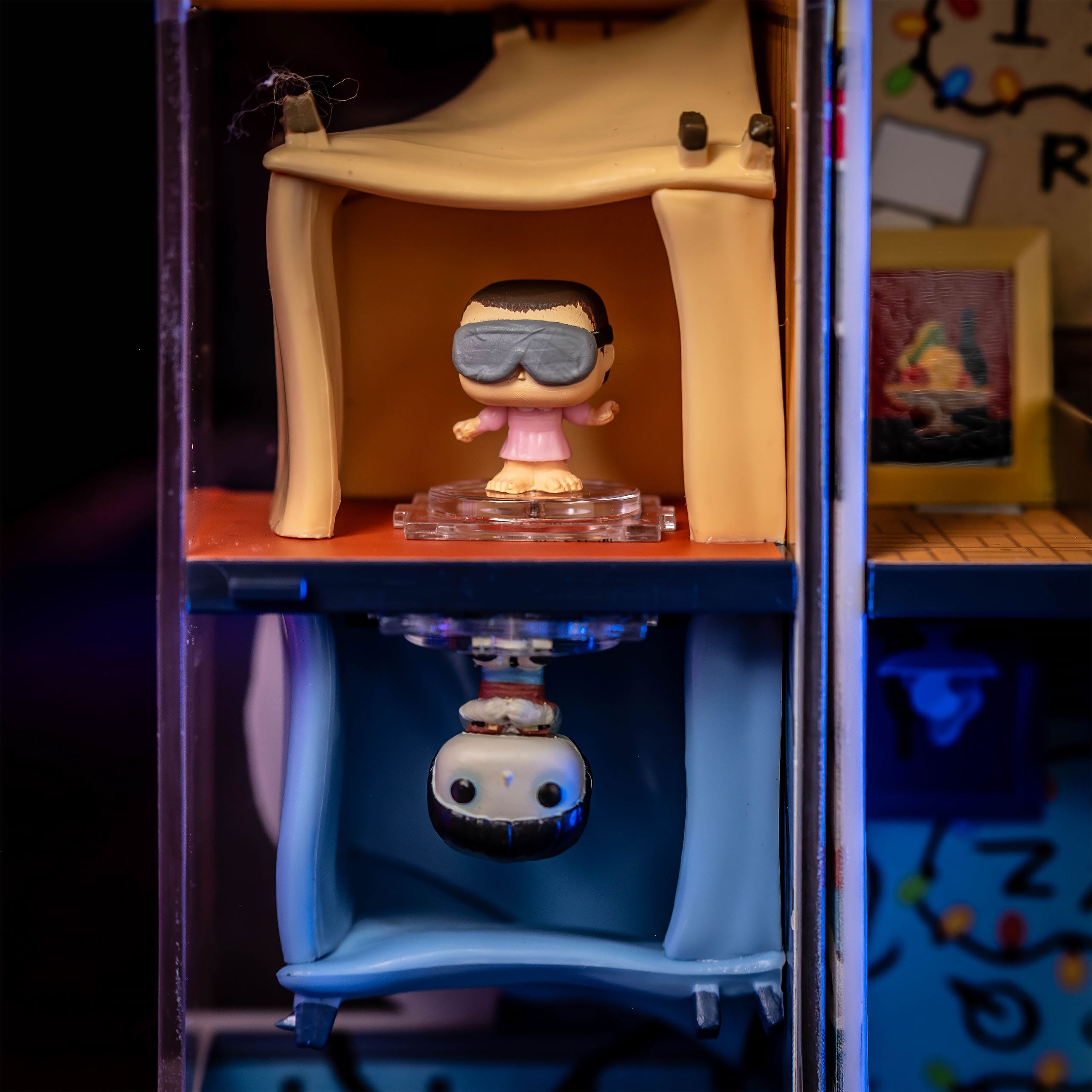 Produktbild Stranger Things - Byers House Funko Bitty Pop Display mit 2 Figuren