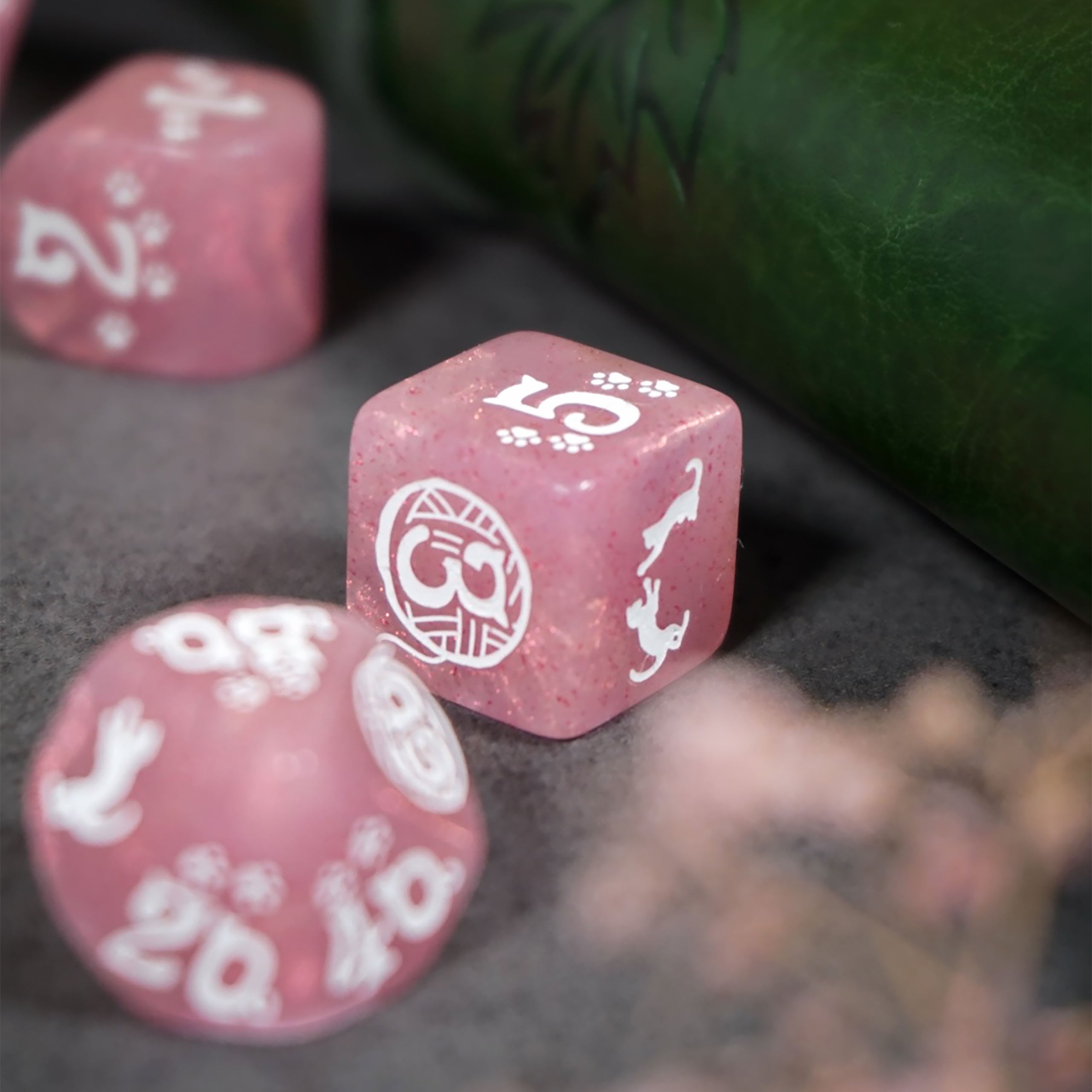 Produktbild Cats - Daisy Glitter RPG Würfel Set 7tlg
