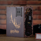 Produktbild Harry Potter - Winkelgasse Book Nook Modell Bausatz Holz