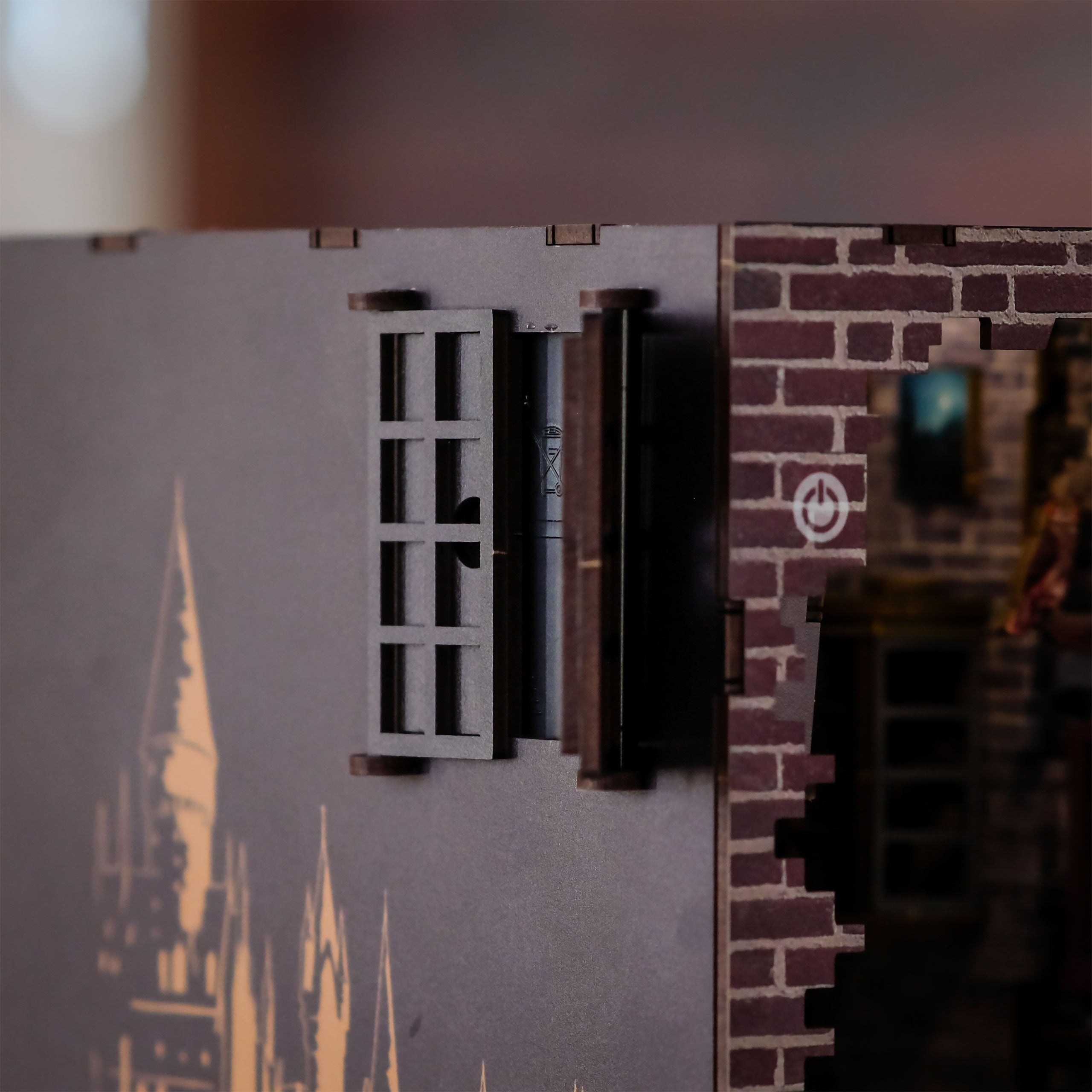 Produktbild Harry Potter - Winkelgasse Book Nook Modell Bausatz Holz