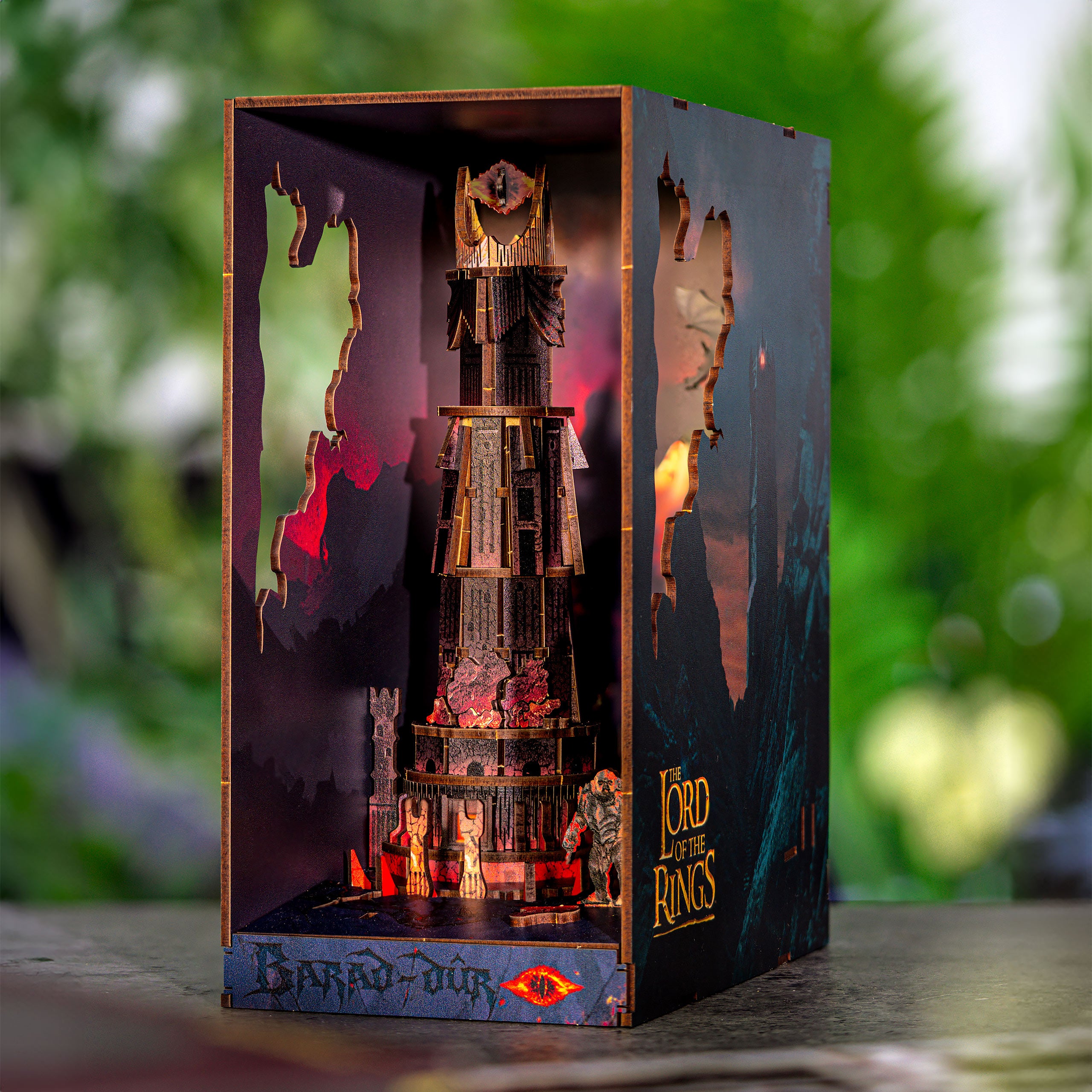 Produktbild Der Herr der Ringe - Barad-dur Book Nook Modell Bausatz Holz