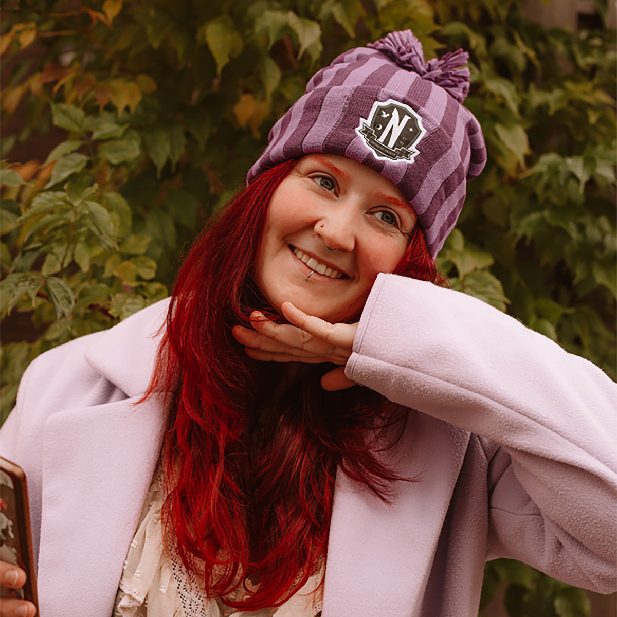 Produktbild Wednesday - Nevermore Logo Mütze mit Bommel