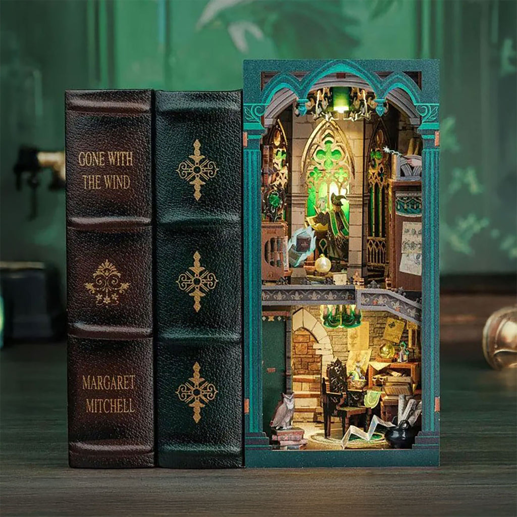 Produktbild Darkness Common Room Book Nook Modell Bausatz Holz für Harry Potter Fans
