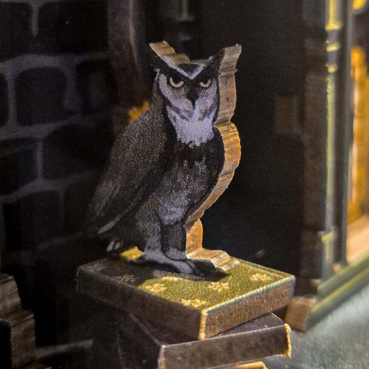 Produktbild Darkness Common Room Book Nook Modell Bausatz Holz für Harry Potter Fans