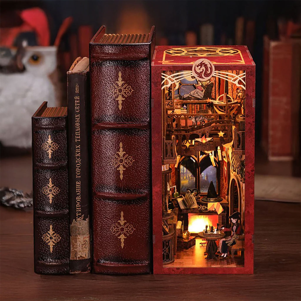 Produktbild Flame Common Room Book Nook Modell Bausatz Holz für Harry Potter Fans