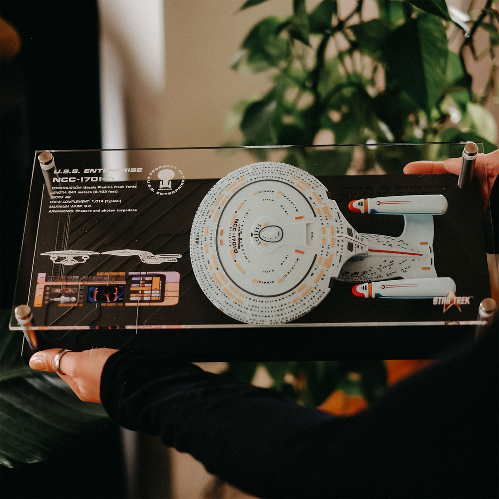 Produktbild Enterprise NCC 1701-D Wandplakette mit Modell Replik - Star Trek