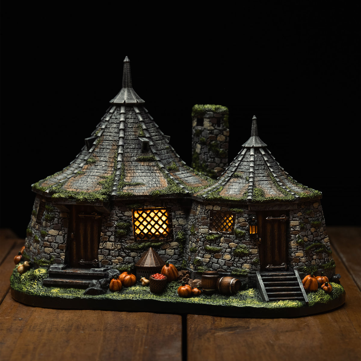 Produktbild Harry Potter - Hagrids Hütte Miniatur Replik mit LED Leuchtfunktion
