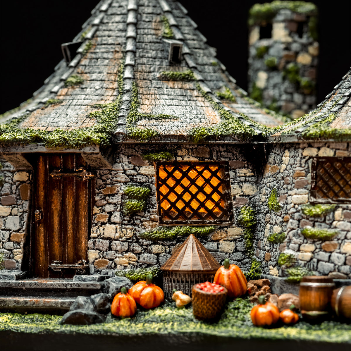 Produktbild Harry Potter - Hagrids Hütte Miniatur Replik mit LED Leuchtfunktion