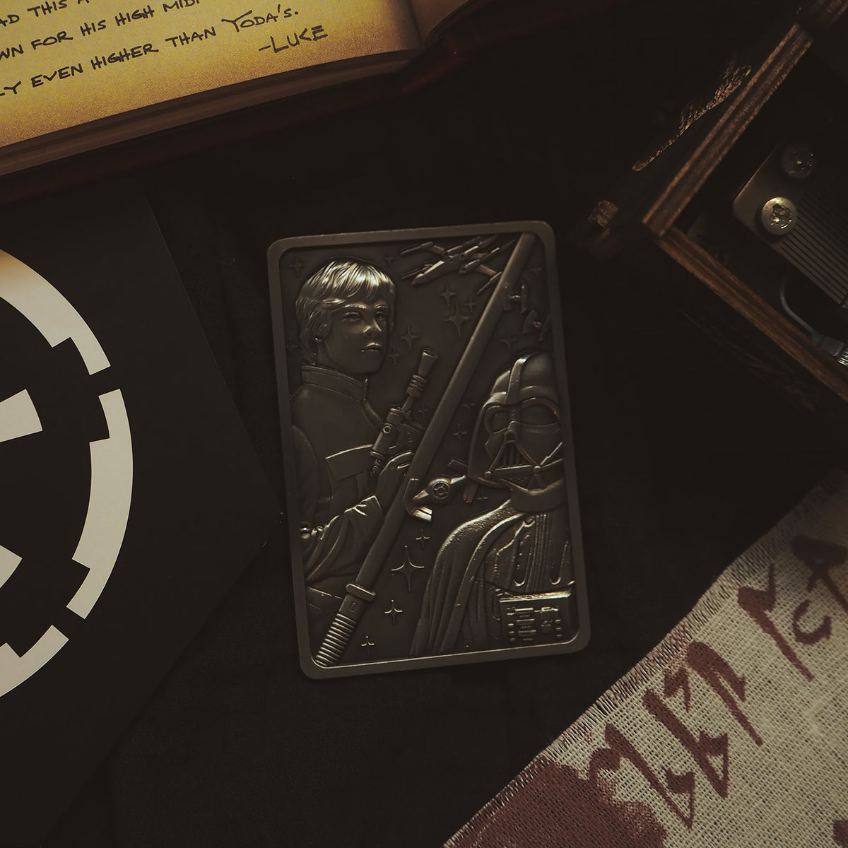 Produktbild Star Wars - Luke und Darth Vader Metallbarren Replik limitiert