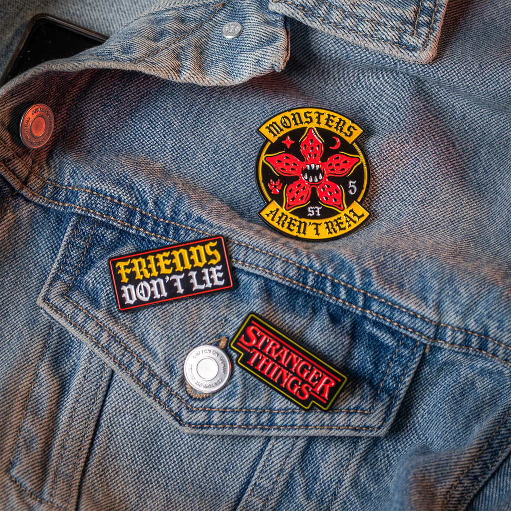 Produktbild Stranger Things - Friends Pins 3er Set