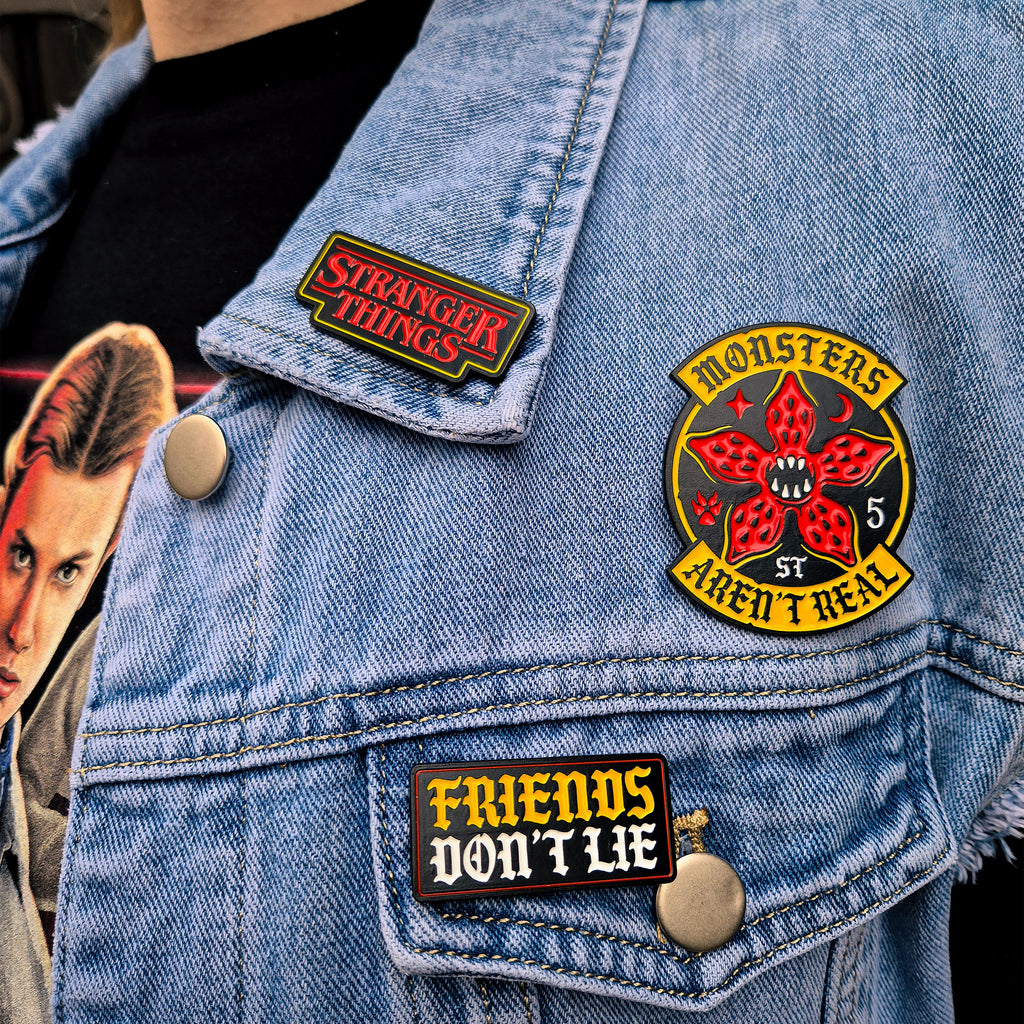 Produktbild Stranger Things - Friends Pins 3er Set