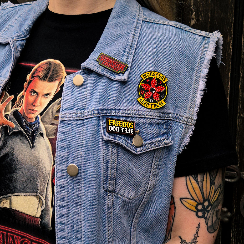 Produktbild Stranger Things - Friends Pins 3er Set