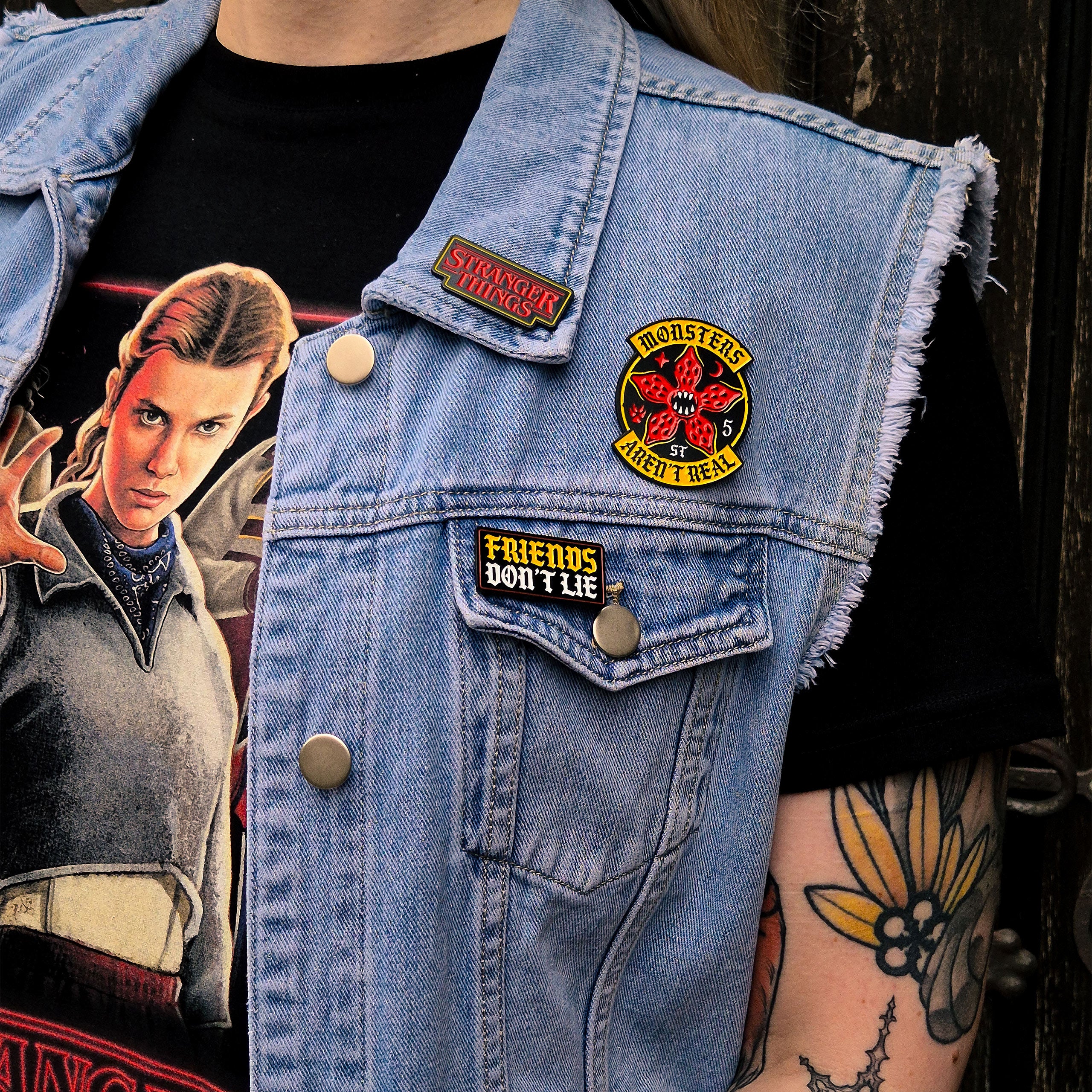 Produktbild Stranger Things - Friends Pins 3er Set