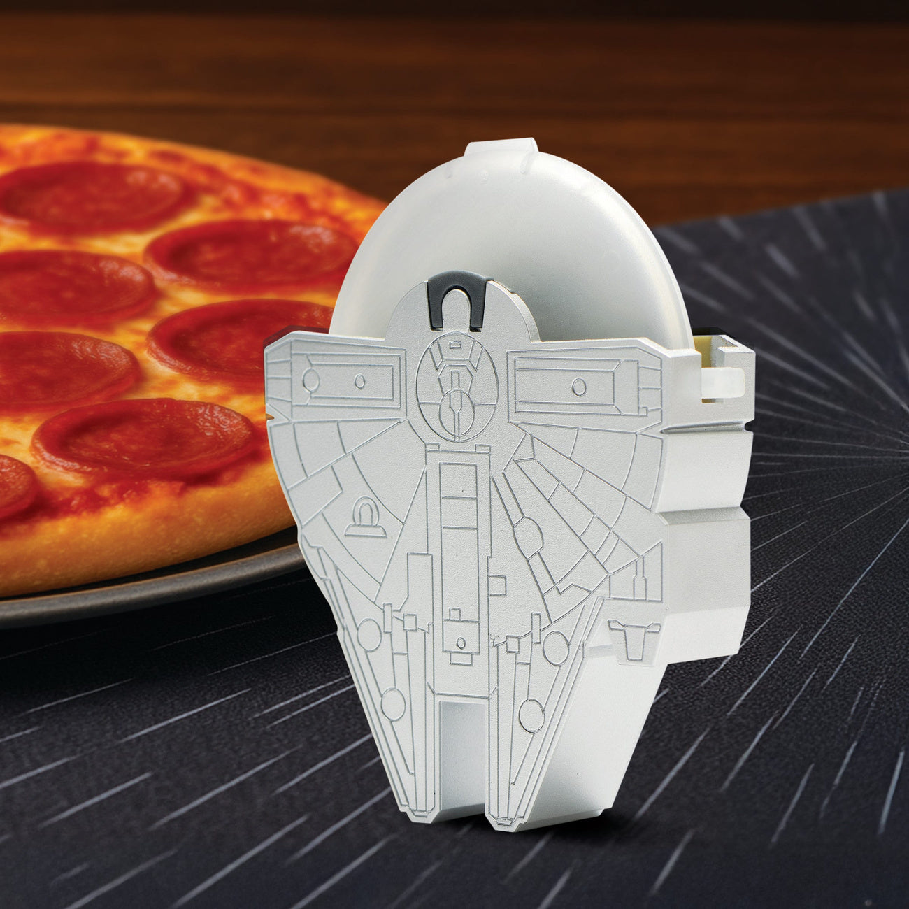 Produktbild Millennium Falcon Pizzaschneider - Star Wars