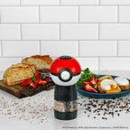 Produktbild Pokemon - Pokeball Elektrische Salz & Pfeffermühle