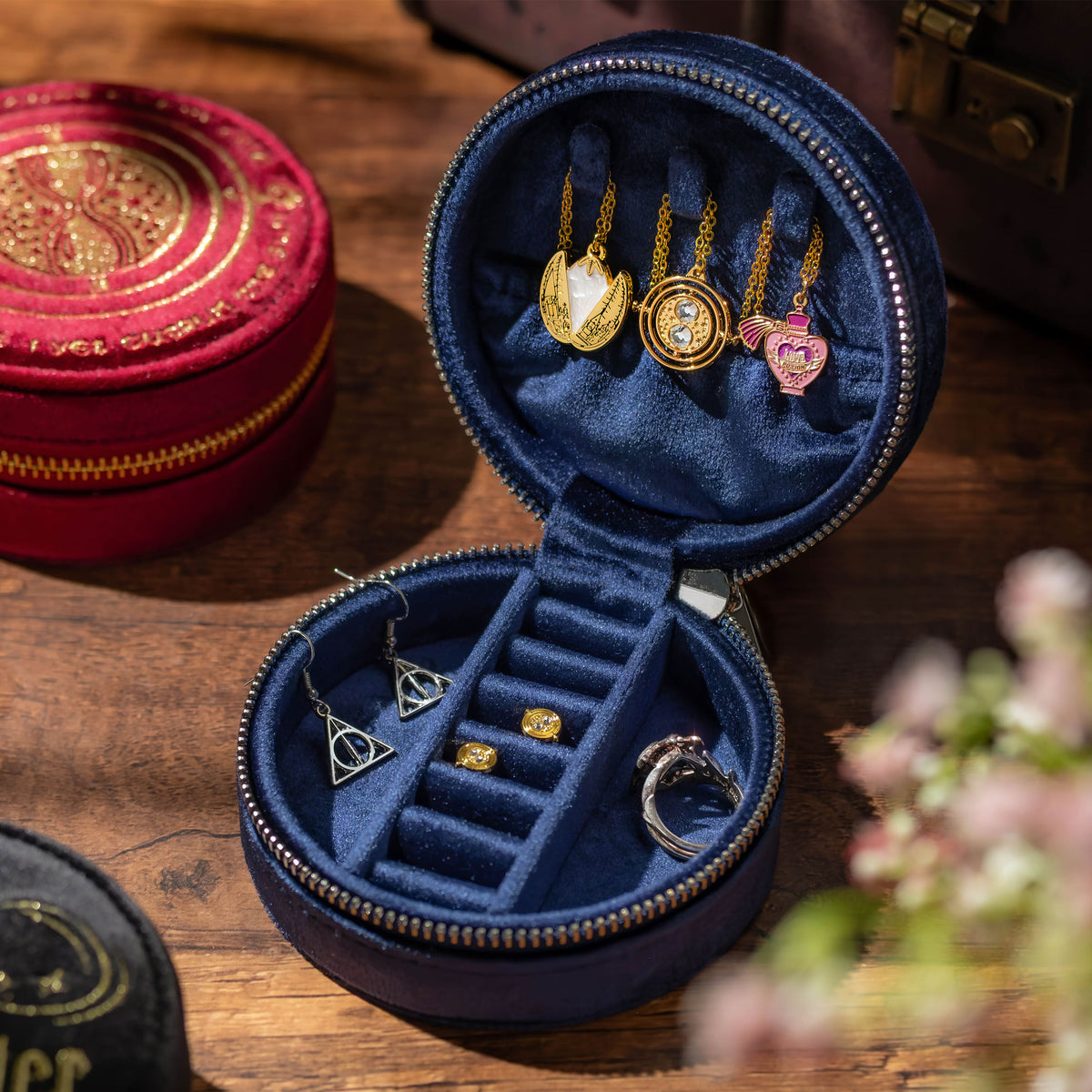 Produktbild Harry Potter - Deathly Hallows Plüsch Schmuckbox