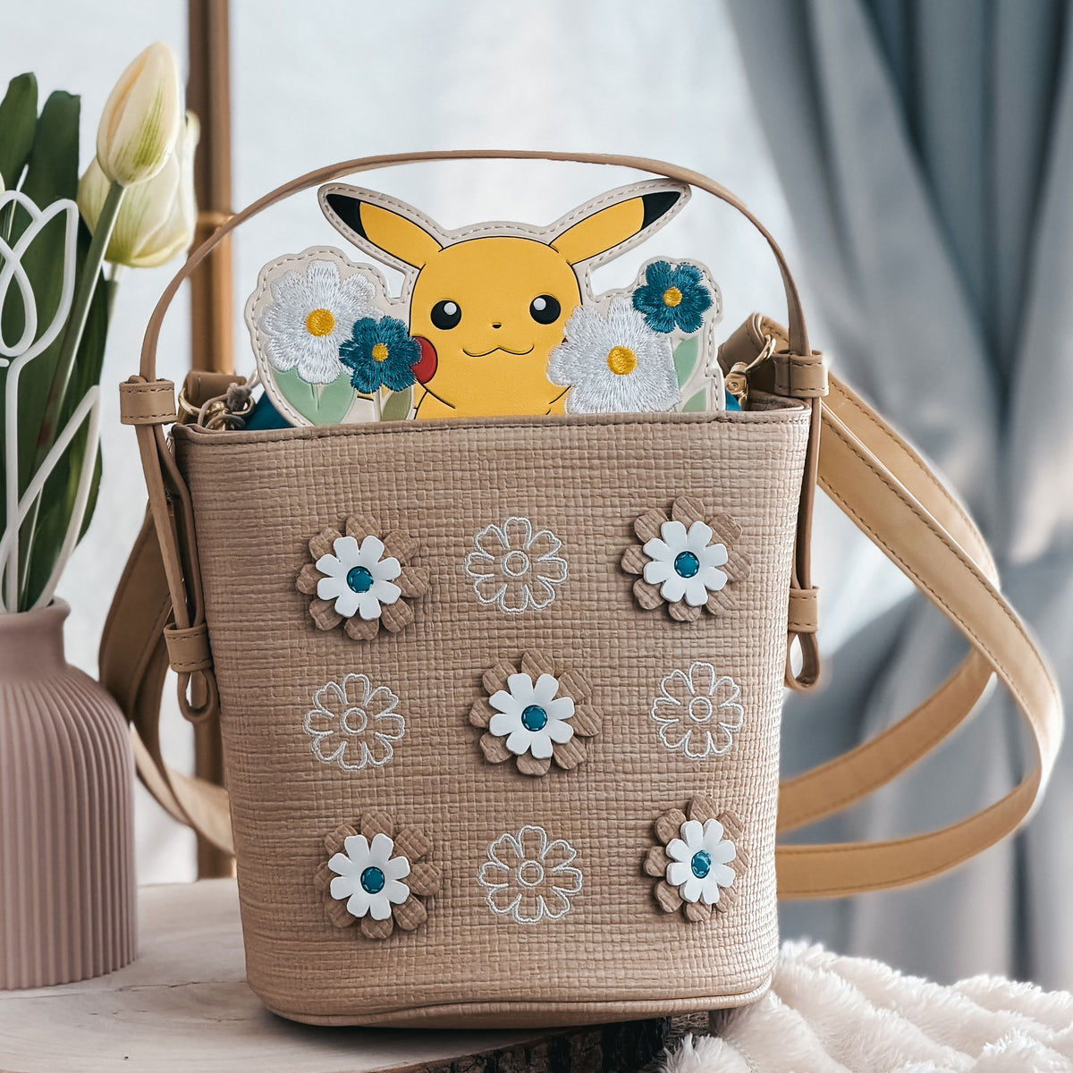 Produktbild Pokemon - Pikachu Floral Mini Handtasche