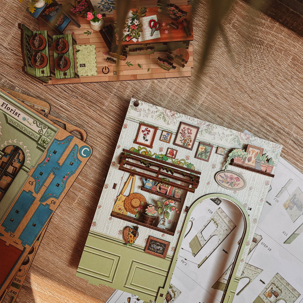 Produktbild CuteBee - Champs-Élysées Florist Miniaturhaus Book Nook Modell Bausatz