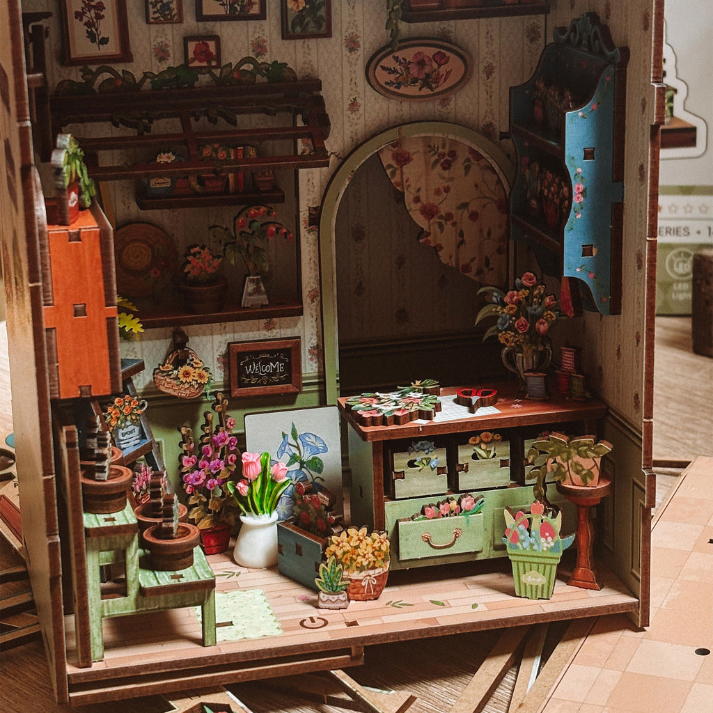 Produktbild CuteBee - Champs-Élysées Florist Miniaturhaus Book Nook Modell Bausatz
