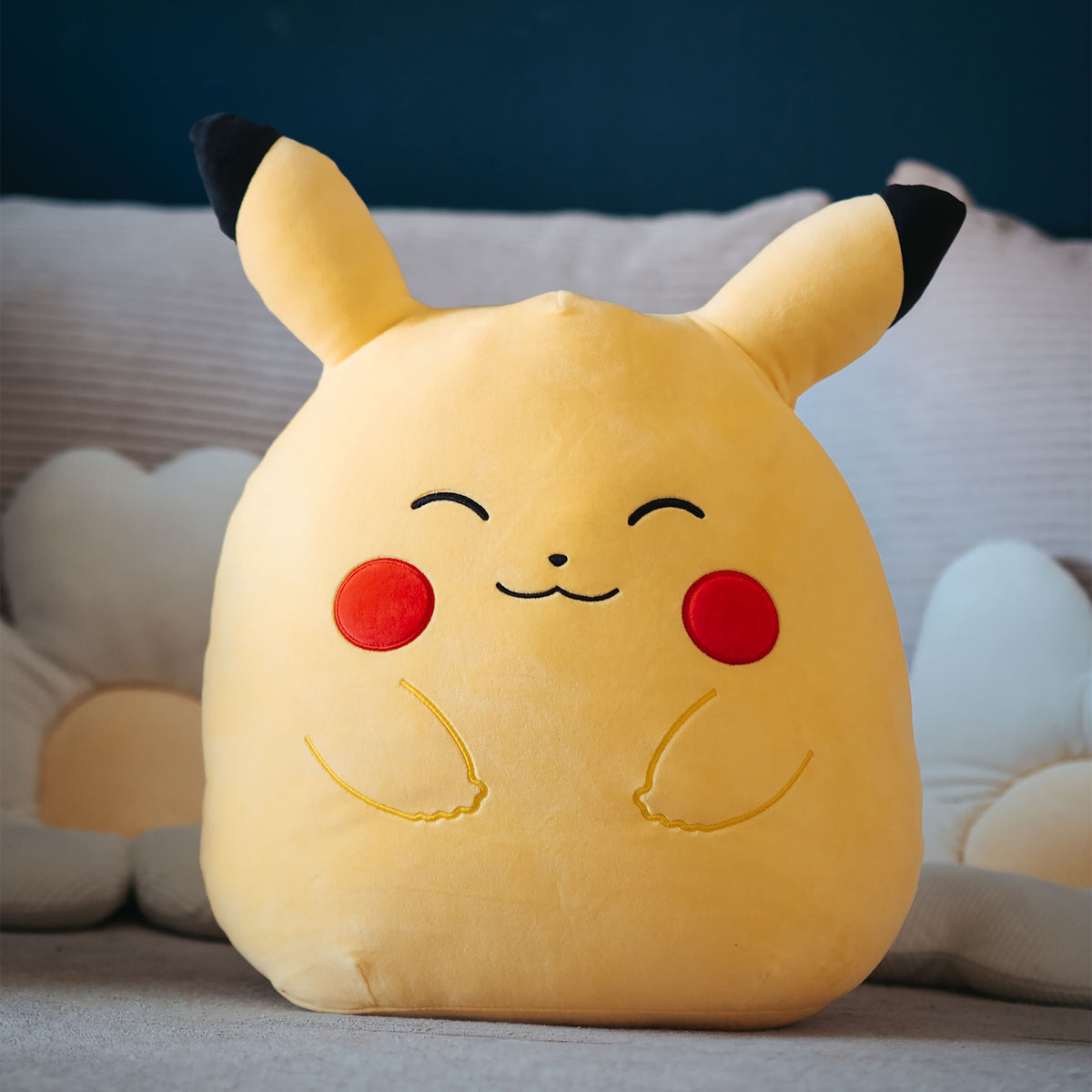 Produktbild Pokemon - Pikachu Squishmallows Plüsch Figur 35cm