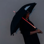 Produktbild Darth Vader Lichtschwert Schirm mit Leuchtfunktion - Star Wars