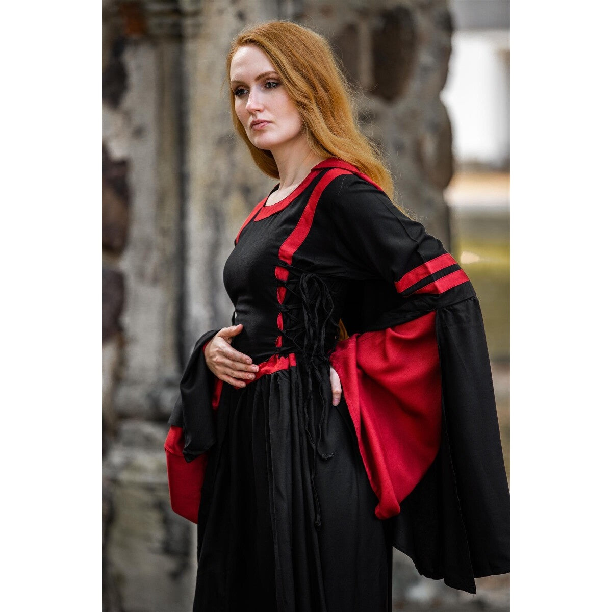 Produktbild Mittelalter Kapuzenkleid Isolde schwarz-rot