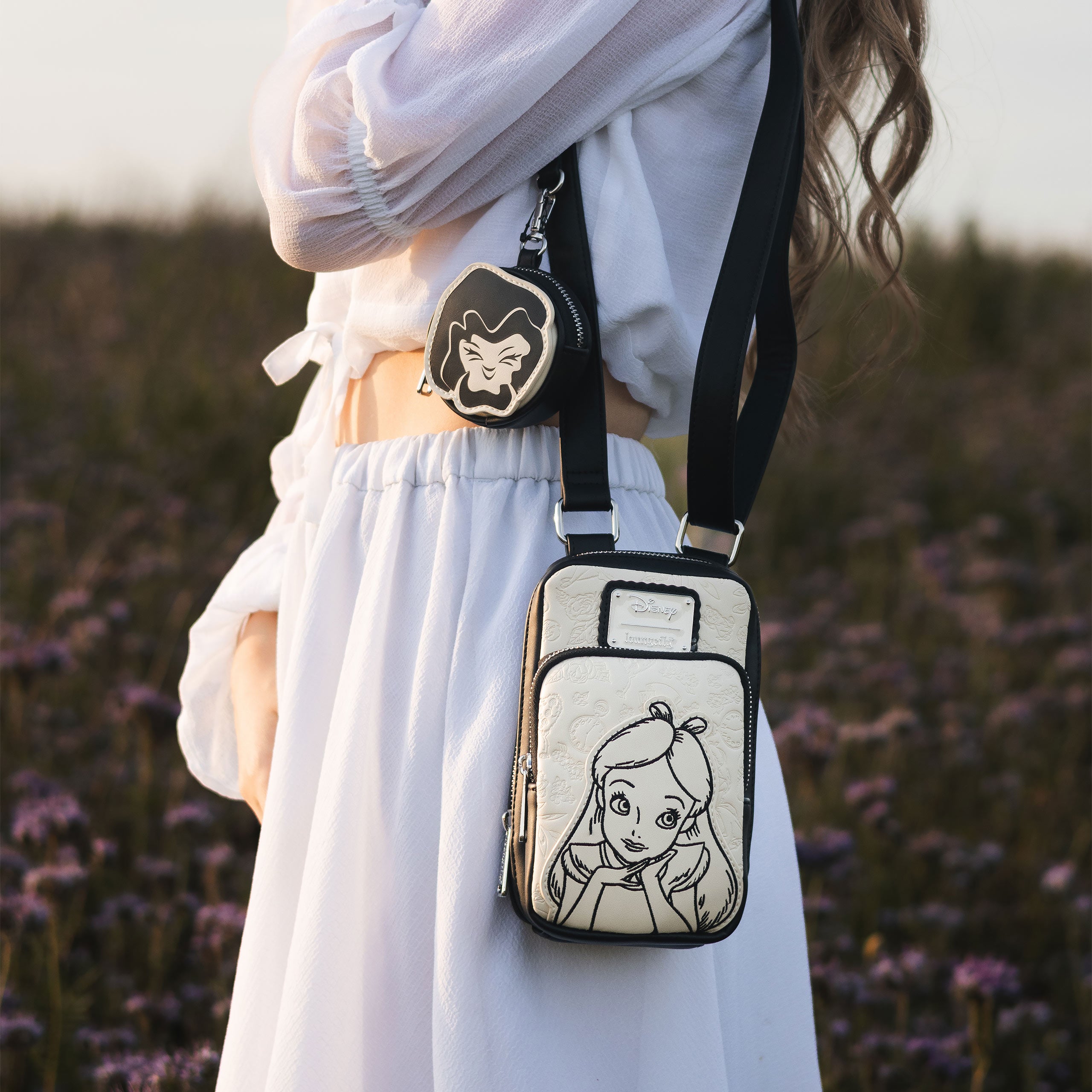 Produktbild Alice im Wunderland - Floral Crossbody Tasche mit Geldbörse