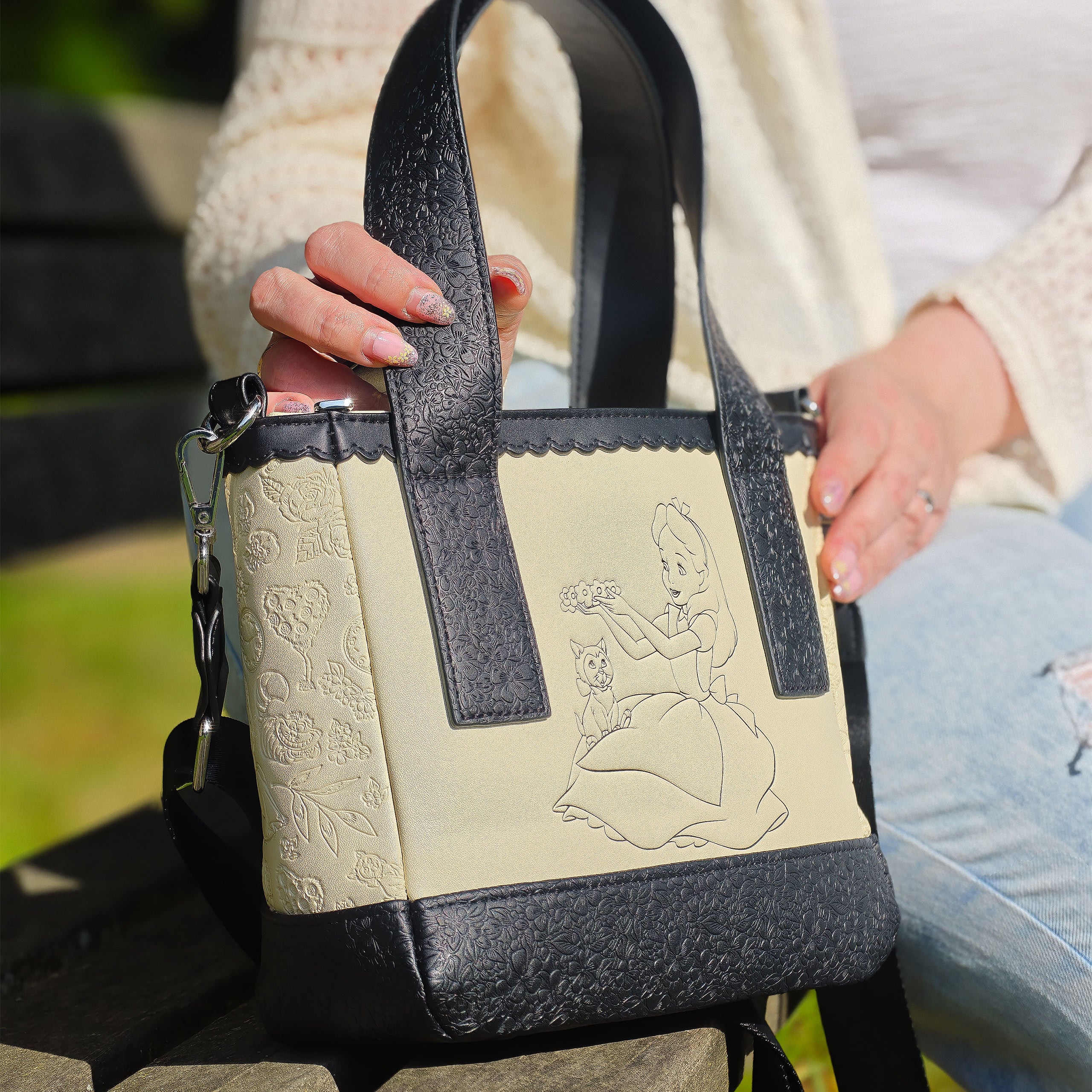 Produktbild Alice im Wunderland - Floral Mini Crossbody Tasche