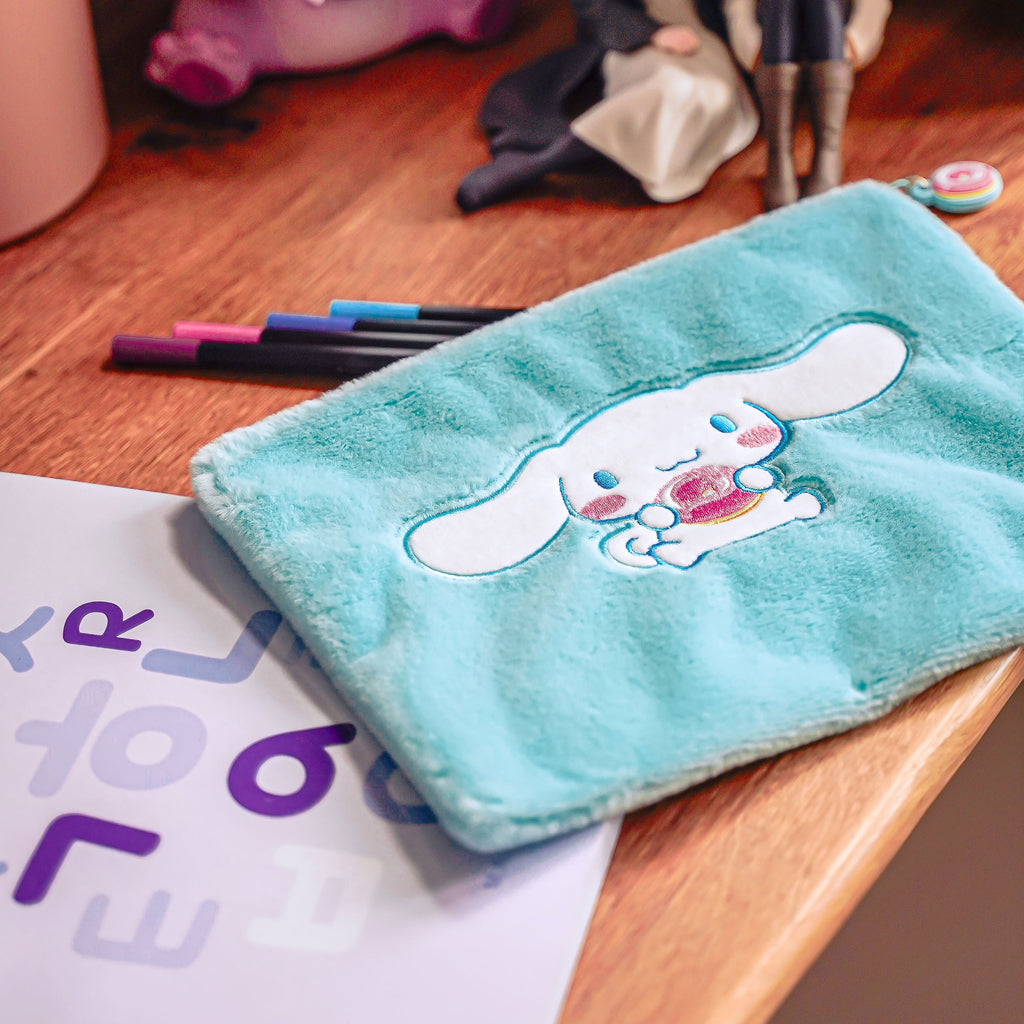 Produktbild Hello Kitty & Friends - Cinnamoroll Plüsch Kosmetiktasche