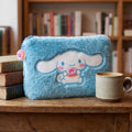 Produktbild Hello Kitty & Friends - Cinnamoroll Plüsch Kosmetiktasche