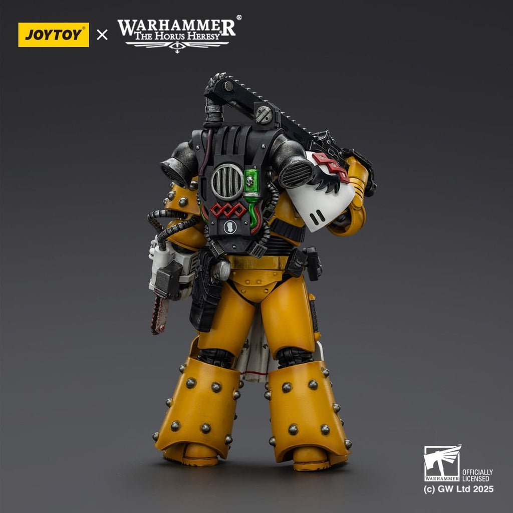 Produktbild Warhammer 40k: Imperial Fists - Legion Apothecary Actionfigur 12cm