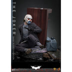 Produktbild The Dark Knight - The Joker Actionfigur 1:6 Bank Robber Version