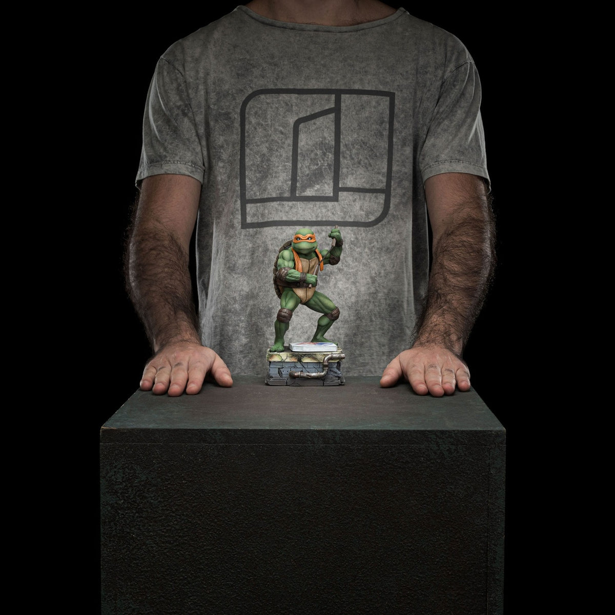 Produktbild Teenage Mutant Ninja Turtles Art Scale Statue 1/10 Michelangelo 19 cm