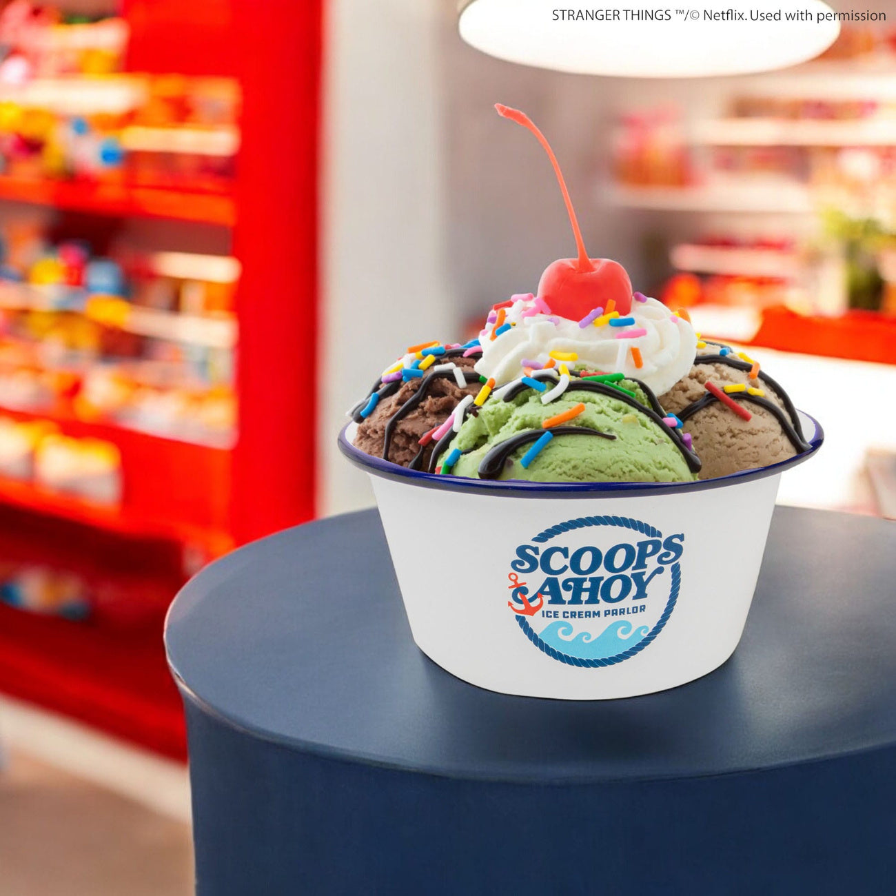 Produktbild Stranger Things Eiscreme-Schüssel mit Matrosenmütze Scoops Ahoy