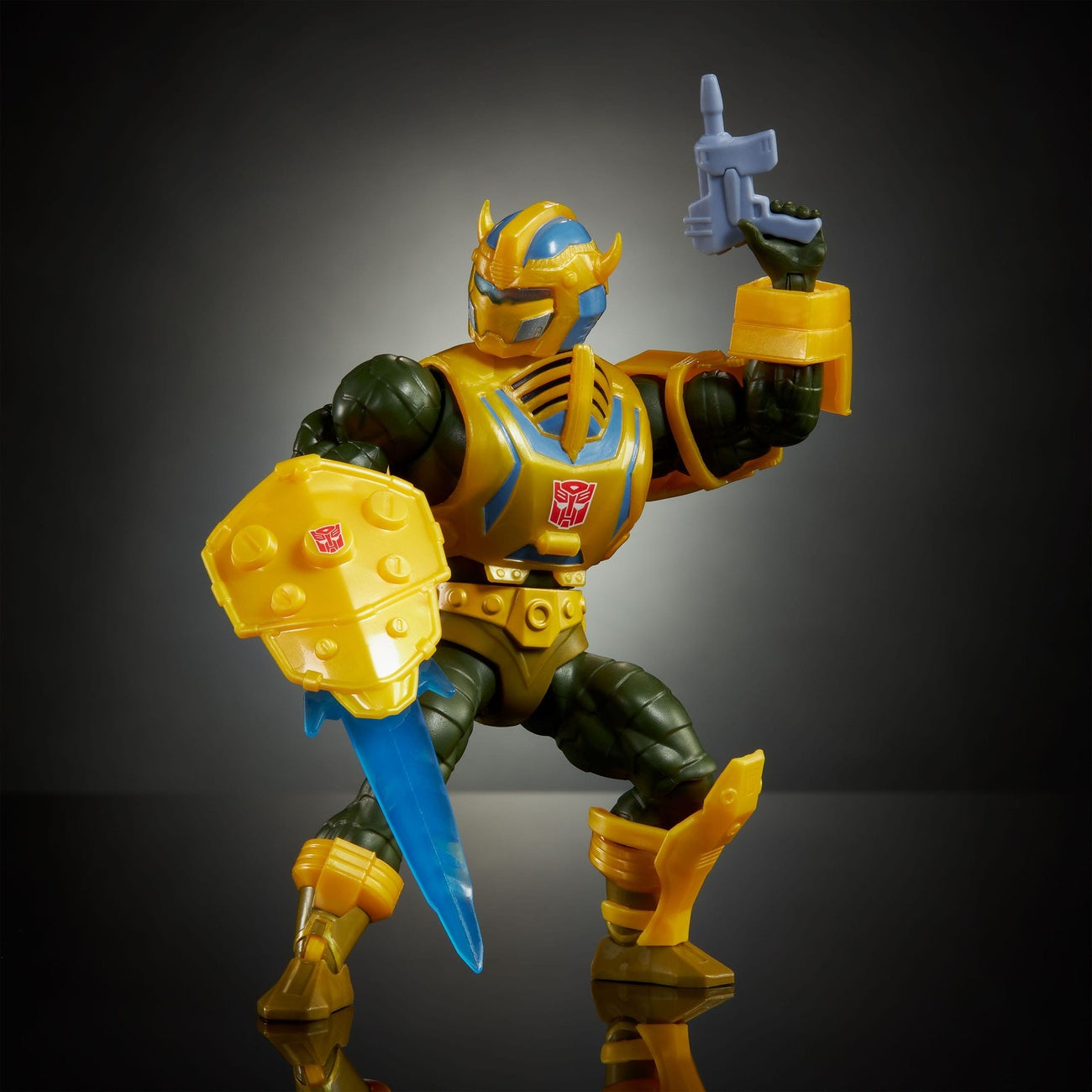 Produktbild Masters of the Universe x Transformers Actionfigur Bumblebee Armor Man-At-Arms heo European Exclusive 14 cm
