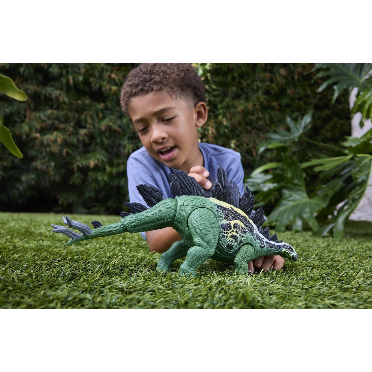 Produktbild Jurassic World: Survival Actionfigur Gigantic Thrashers Stegosaurus