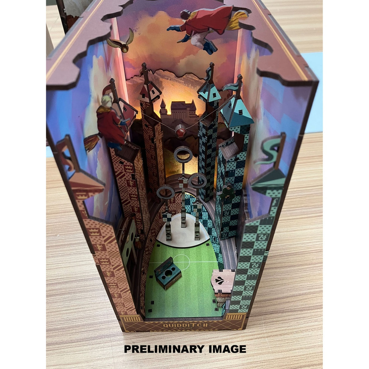 Produktbild Harry Potter Tiny Adventures Book Nook Mini-Diorama Quidditchfeld 23 cm