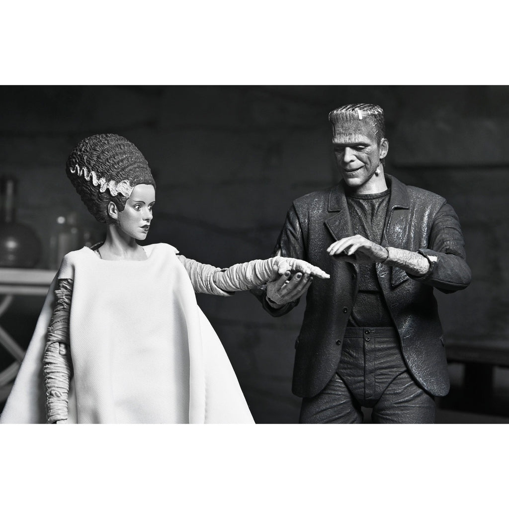 Produktbild Universal Monsters Actionfigur Ultimate Frankenstein's Monster (Bride of Frankenstein) (B&W) 18 cm