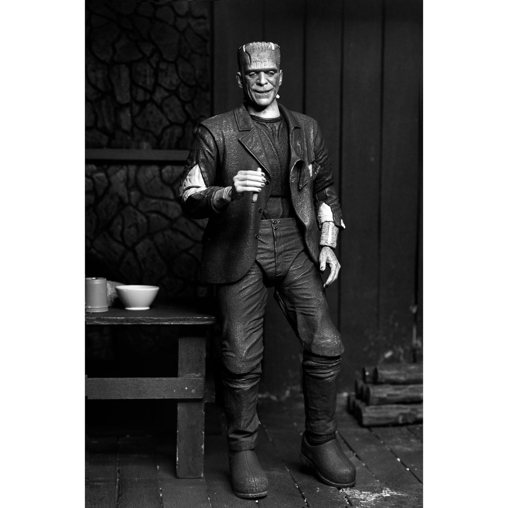 Produktbild Universal Monsters Actionfigur Ultimate Frankenstein's Monster (Bride of Frankenstein) (B&W) 18 cm