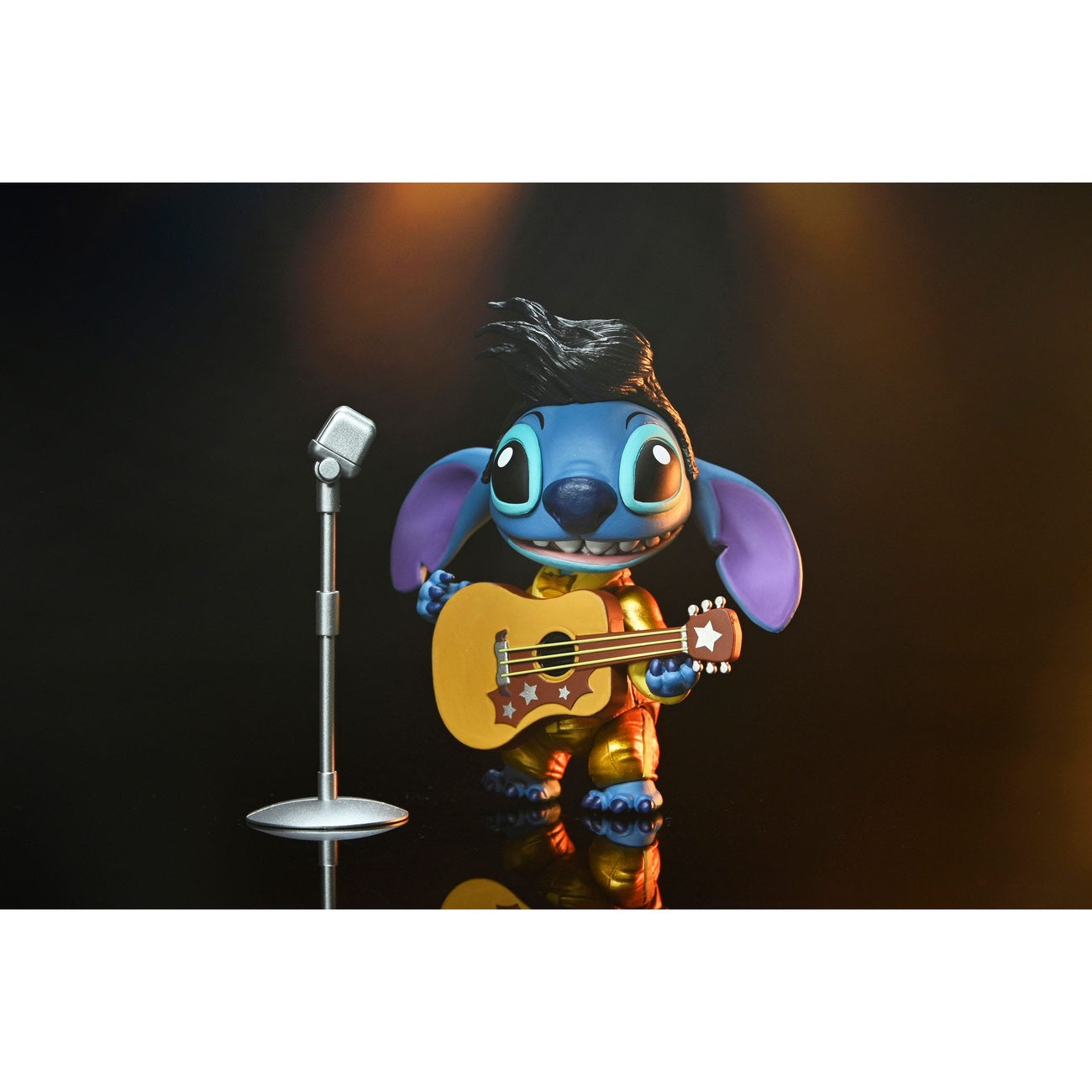 Produktbild Lilo & Stitch Actionfigur Ultimate Gold Suit Elvis Stitch 18 cm