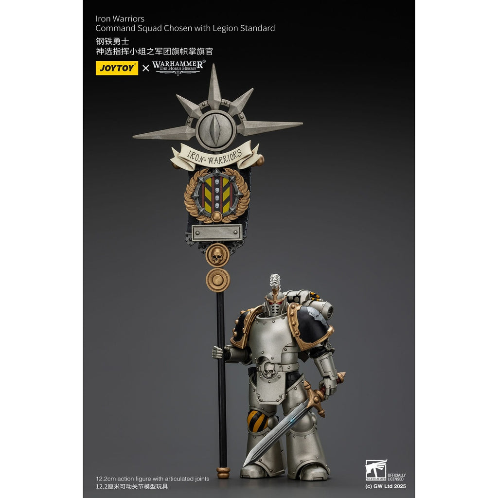 Produktbild Warhammer The Horus Heresy Actionfigur 1/18 lron Warriors Command Squad Chosen with Legion Standard 12 cm