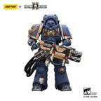 Produktbild Warhammer 40,000: Space Marine 2 Actionfigur Ultramarines Heavy Artificer Armor with Relic Multi-Melta 13 cm
