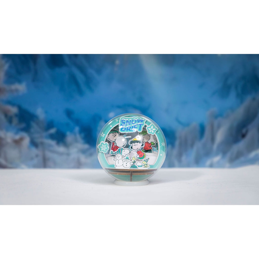 Produktbild Die Peanuts Puremind Modellbausatz Wooden Theater Globe Snow Drift