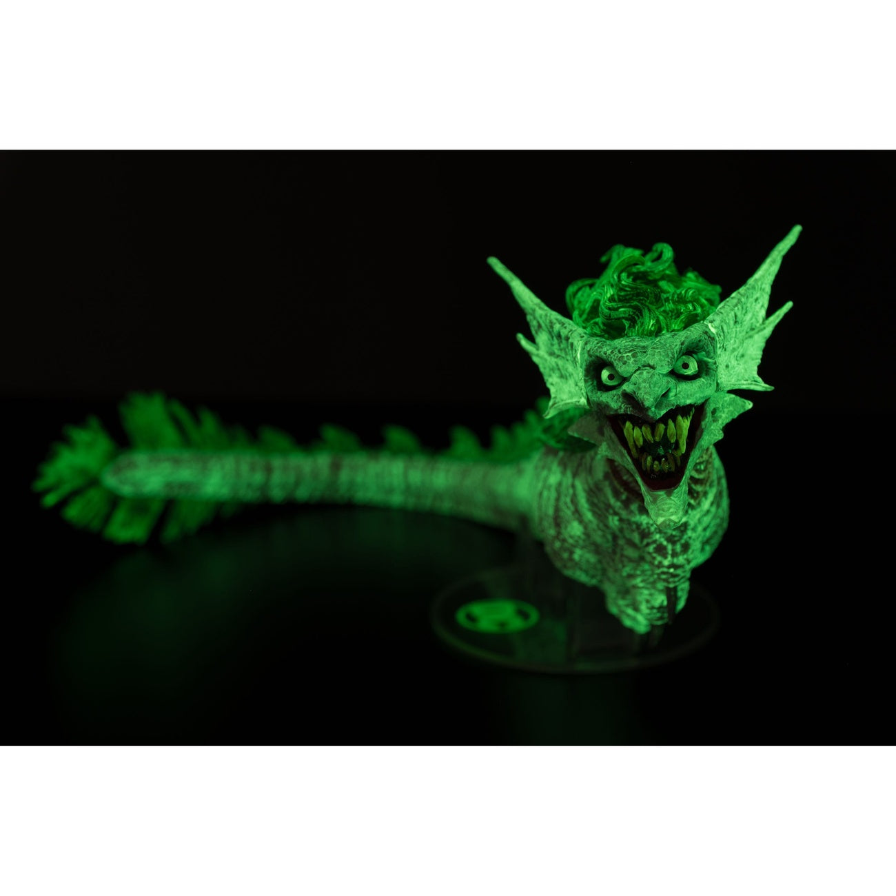 Produktbild Dark Nights: Metal DC Multiverse Actionfigur The Joker Dragon Glow in the Dark Edition (Gold Label) 25 cm