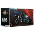 Produktbild The Flash DC Multiverse Fahrzeug Batcycle with Batman