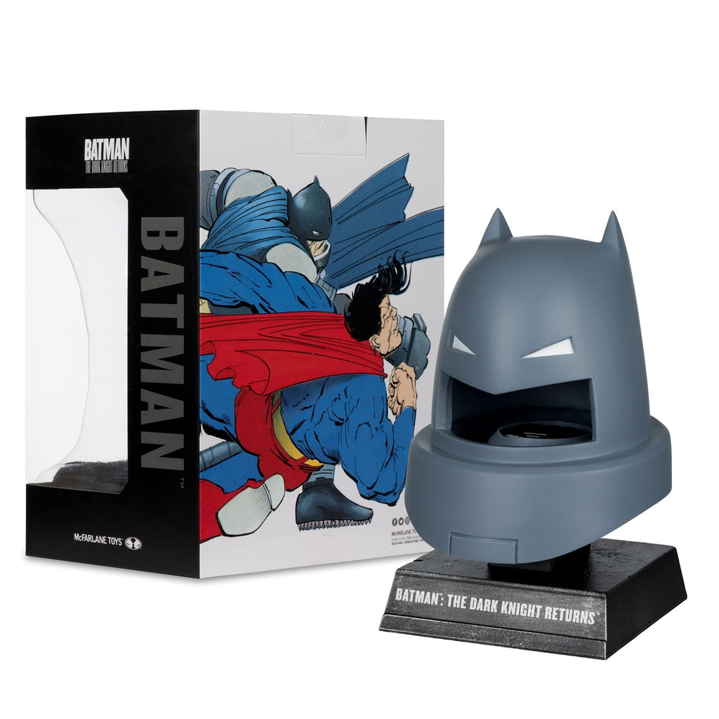 Produktbild Batman DC Direct Mini-Replik 1/3 Gepanzerte Batman Maske (Dark Knight Returns) 18 cm